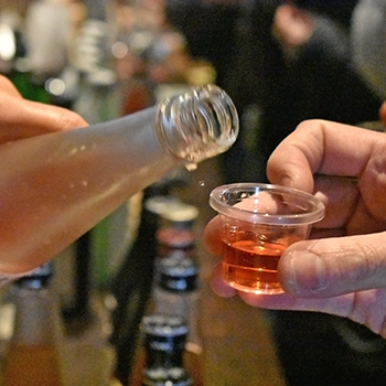 試飲の様子