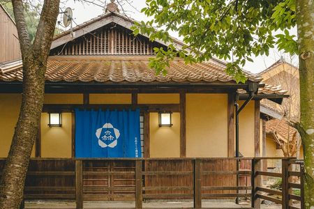 �u���E��Y�v�Ό���R�̒��ɂ���ۈ牀�ɐe�q�ŒZ�����w�I<br>�m��X������ۈ牀�n�̃C���[�W