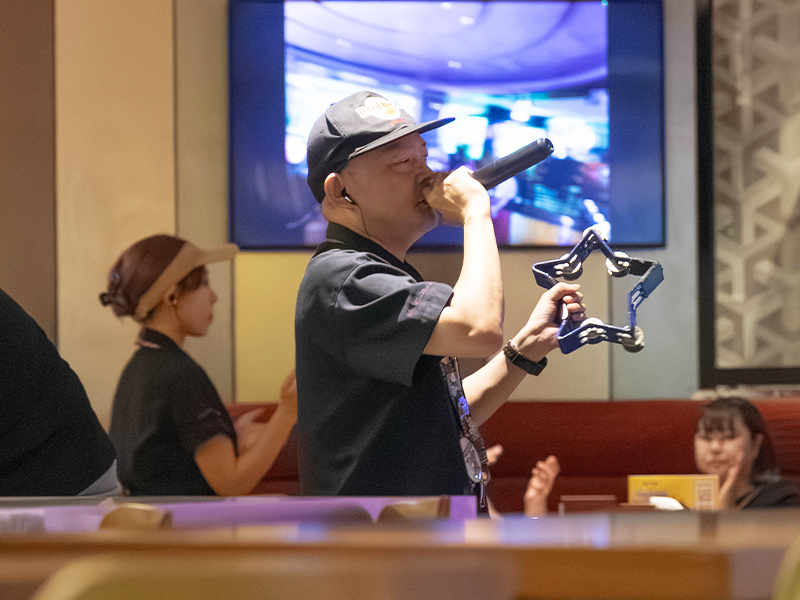 �U������4